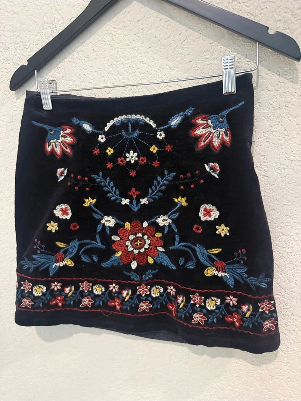 Embroidered Black Floral Mini Skirt Miami M
